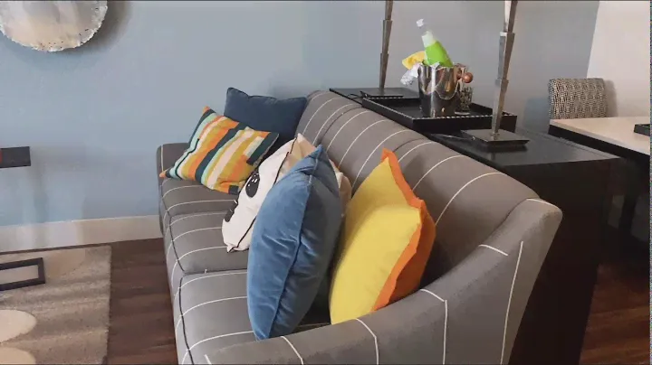 Gallery at Domain - E2 Tour